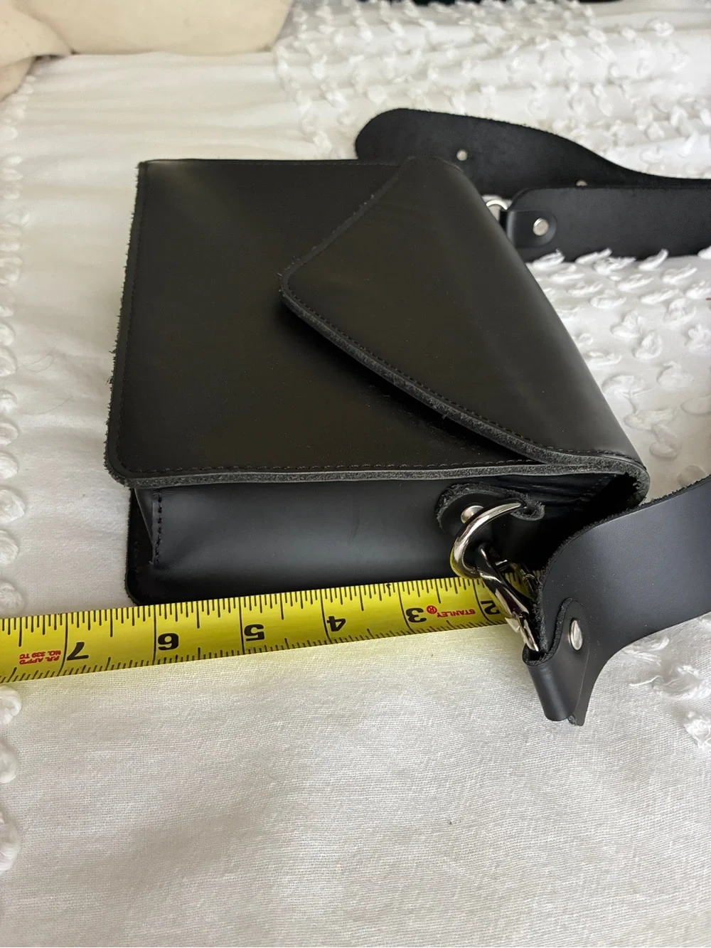 Black Leather Envelope Crossbody Bag - Picture 4 of 11